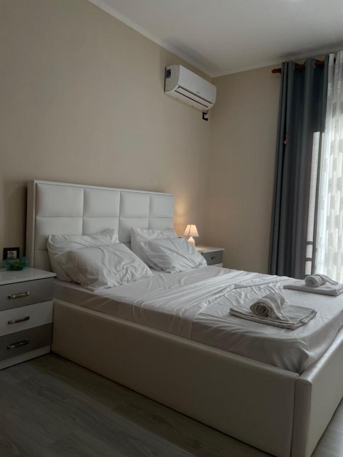 Leilighet Stone City Apartament Gjirokastër